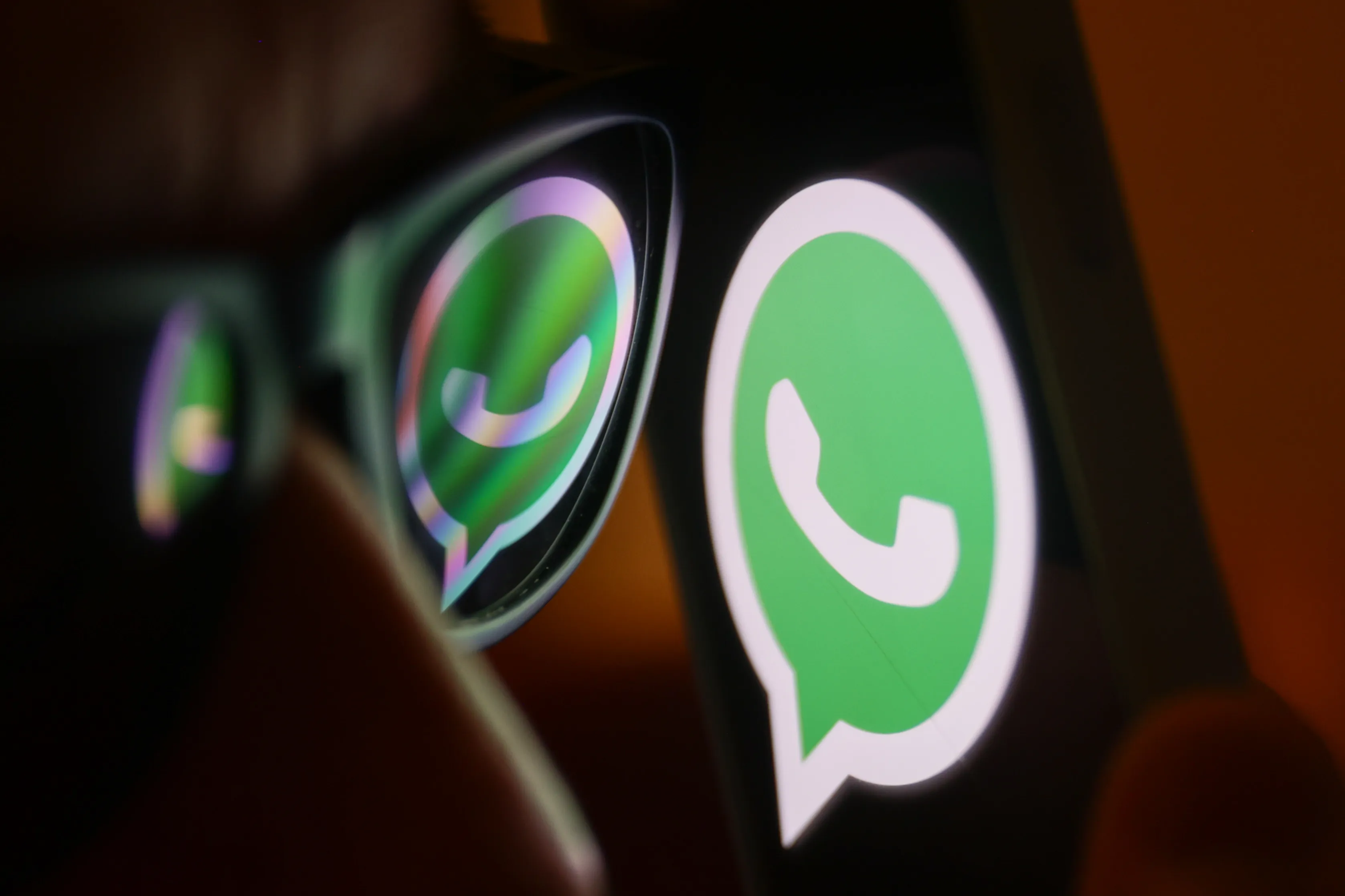 可以使用英国电话号码注册WhatsApp吗？ 